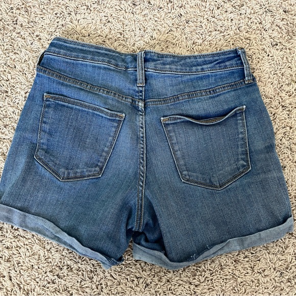 Universal Thread women’s size 6 shorts in perfect condition! - Picture 2 of 3